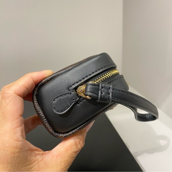 Coach Pouch Wristlet In Signature Canvas CW907 - Picture 4 of 9